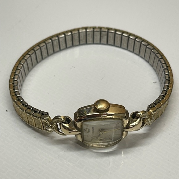 Vintage 1940s LeCoultre 10k Gold Case Ladies Watch - Picture 4 of 6